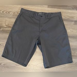 Nike Golf Standard Fit Dri Fit Gray Golf Shorts Mens size 34 Performance